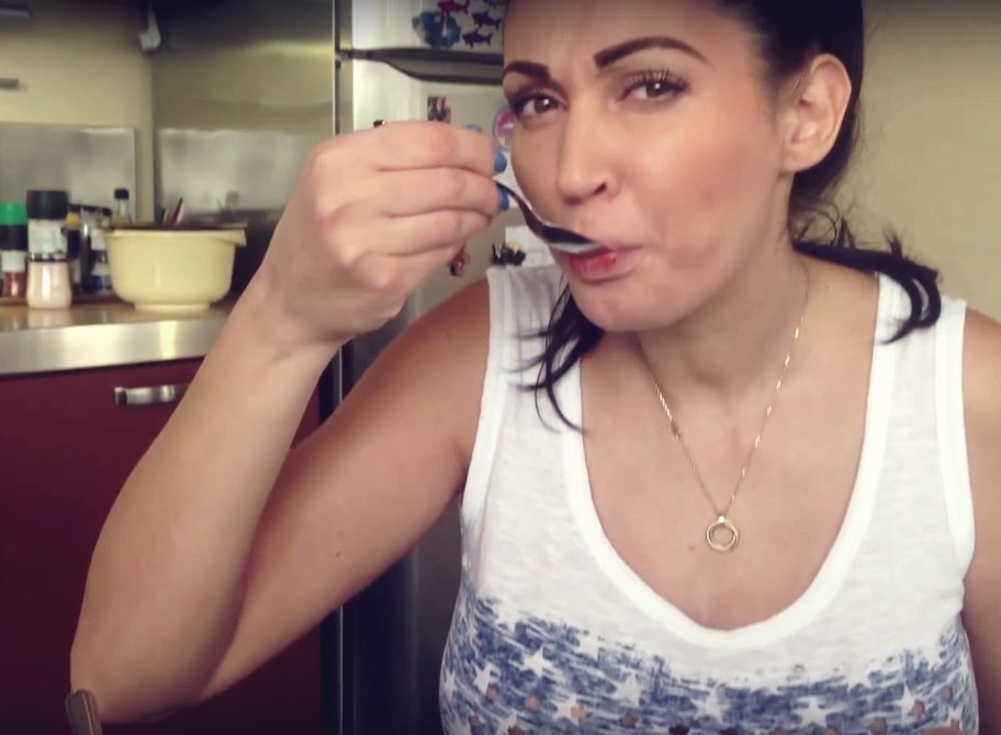 Reteta VIDEO: prajitura la cuptor cu 3 ingrediente